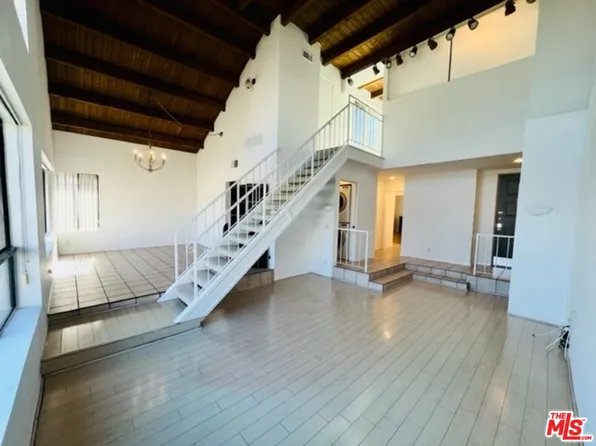 221 S Gale Dr Unit 401, Beverly Hills, CA 90211