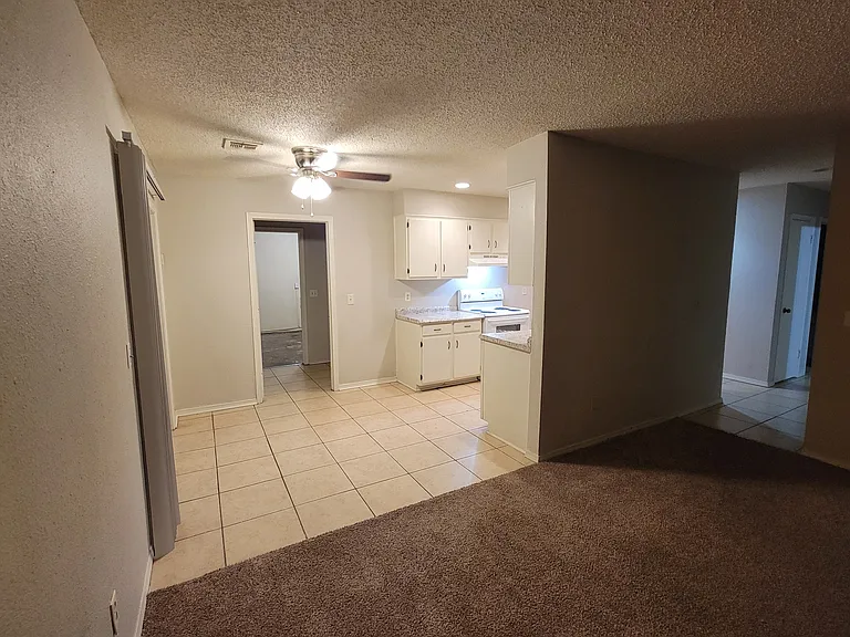 2908 Kathy Ln — Photo 4