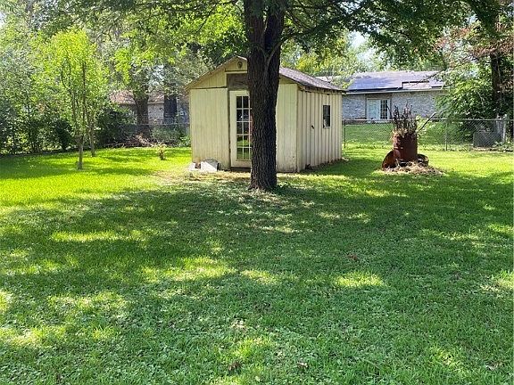 5th image of 4004 Pond St