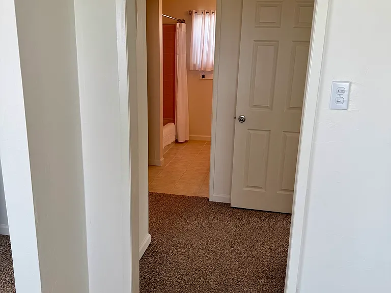 572 Harloe Ave — Photo 10