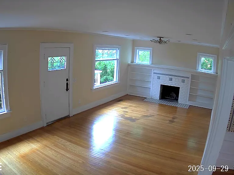 2616 Franklin Ave E — Photo 4