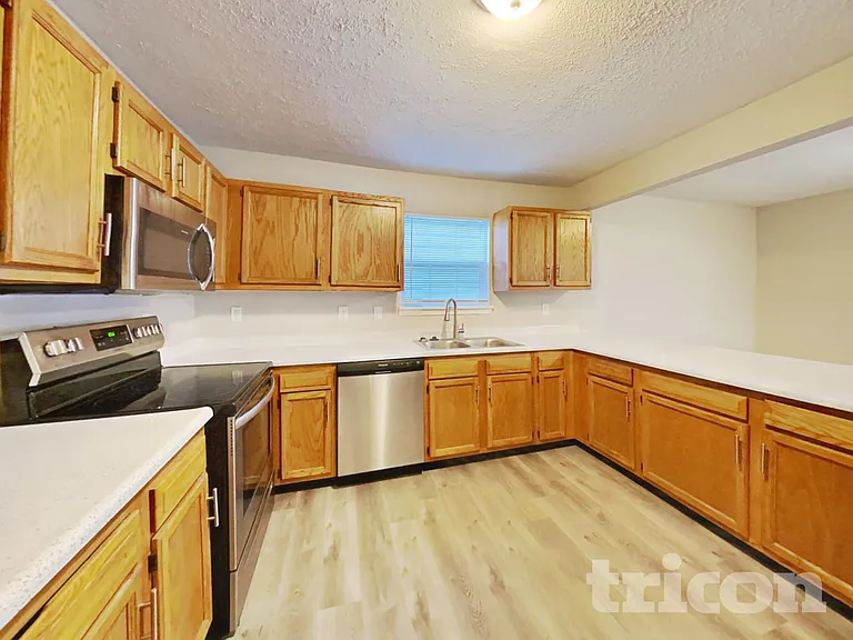 7114 Mars Dr — Photo 6