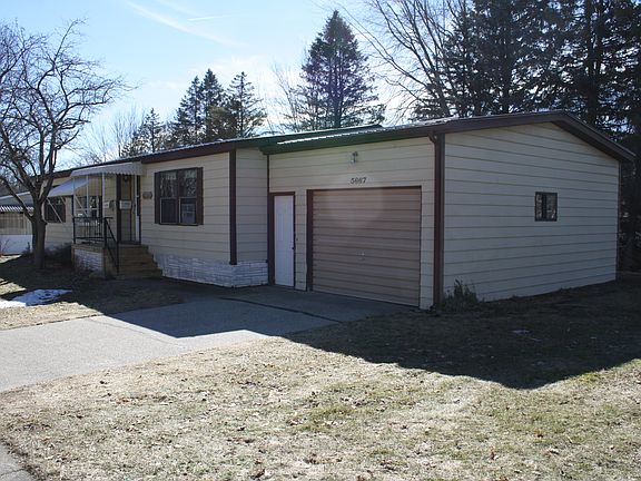 4th image of 5667 N Goldfinch Dr NE