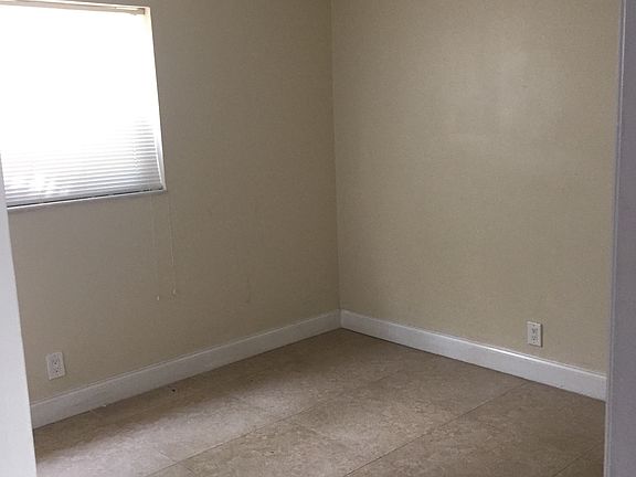 4th image of 607 NE 29th Dr APT 23