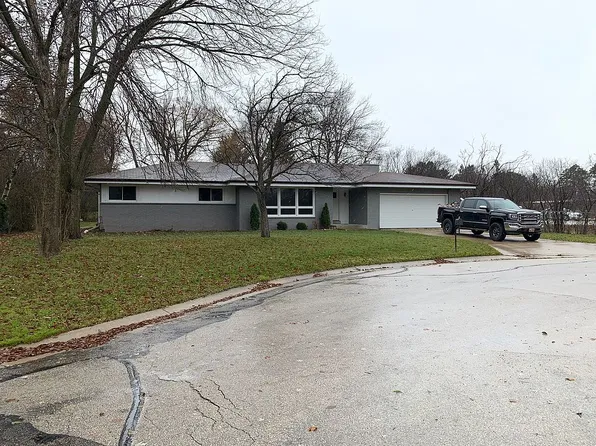 567 W Fransee Ln, Glendale, WI 53217