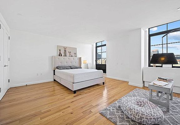 5th image of 2211 3rd Ave Unit 8-J