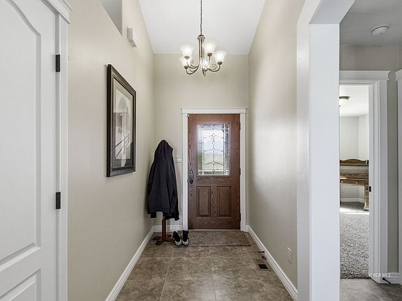 4th image of 221 Glenvista Dr