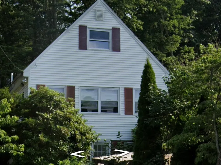 156 Shore Dr — Photo 2