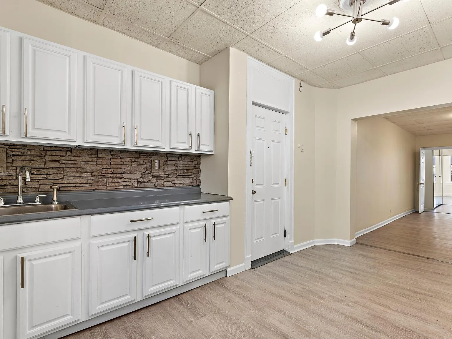 1 bed, 950 sqft, $2,100 — Photo 1