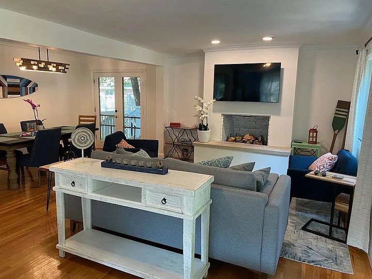 134 Webster Ave — Photo 4
