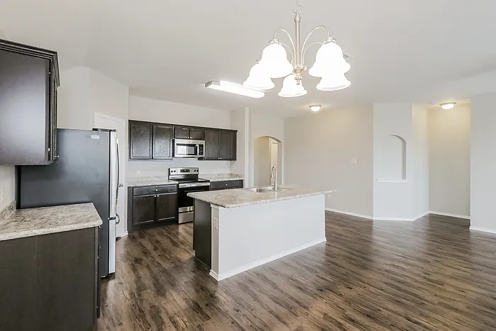 233 Thoroughbred St — Photo 4