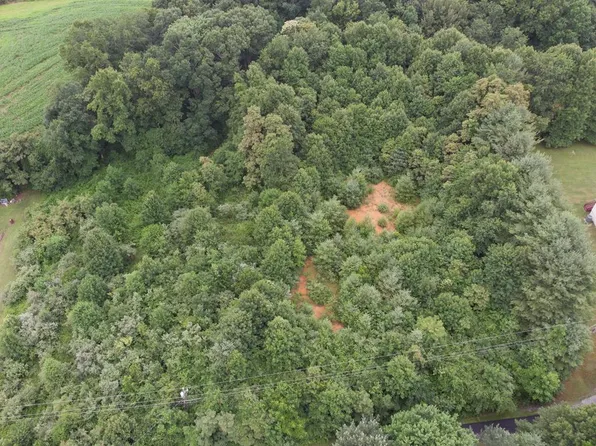 June St, Tazewell, VA 24651