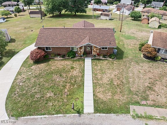 4th image of 151 Beaumont Pl