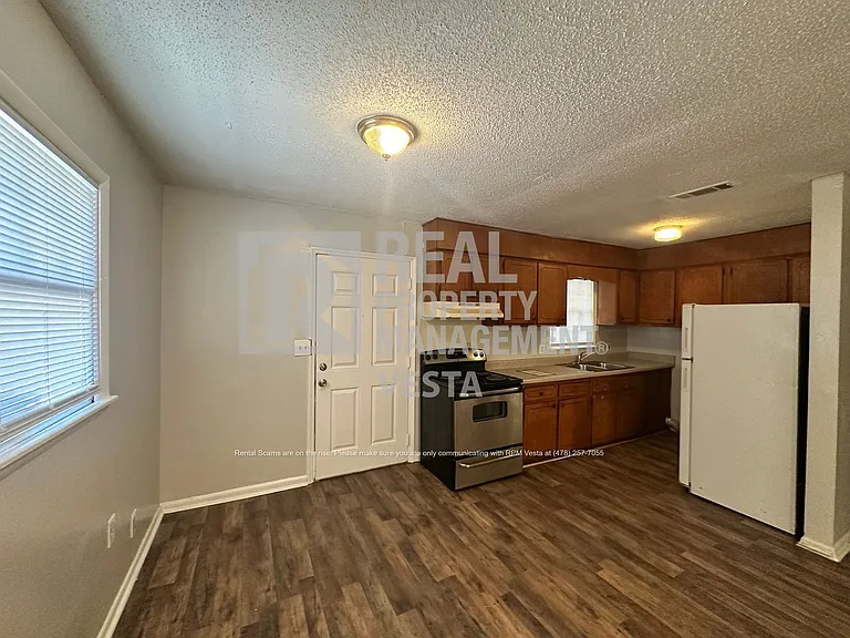 2251 Companion Dr — Photo 3