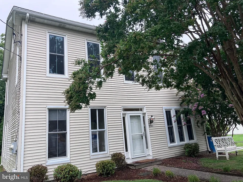 205 Railroad Ave #A