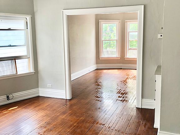 4th image of 823 Ashland Ave #2