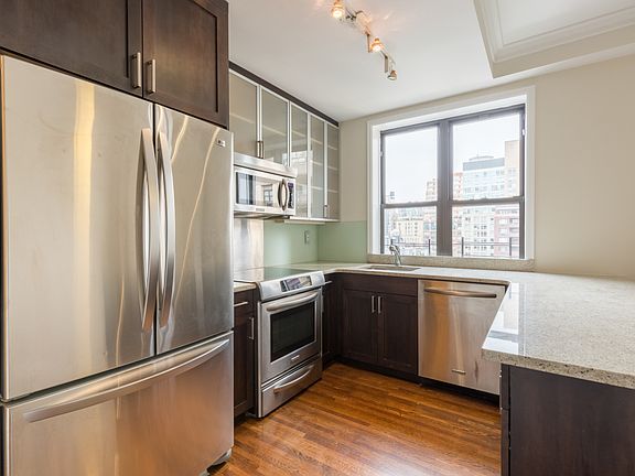 4th image of 210 W 70th St APT 1406