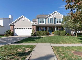 1510 Royal Pointe Dr, Bloomington, IL