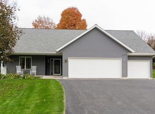 340 Nelson Rd, Mayville, WI 53050