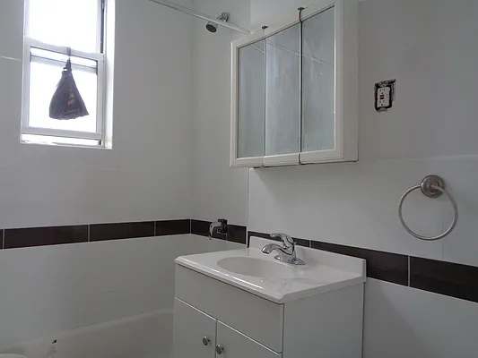 Rented by Zikos Realty Services | media 3