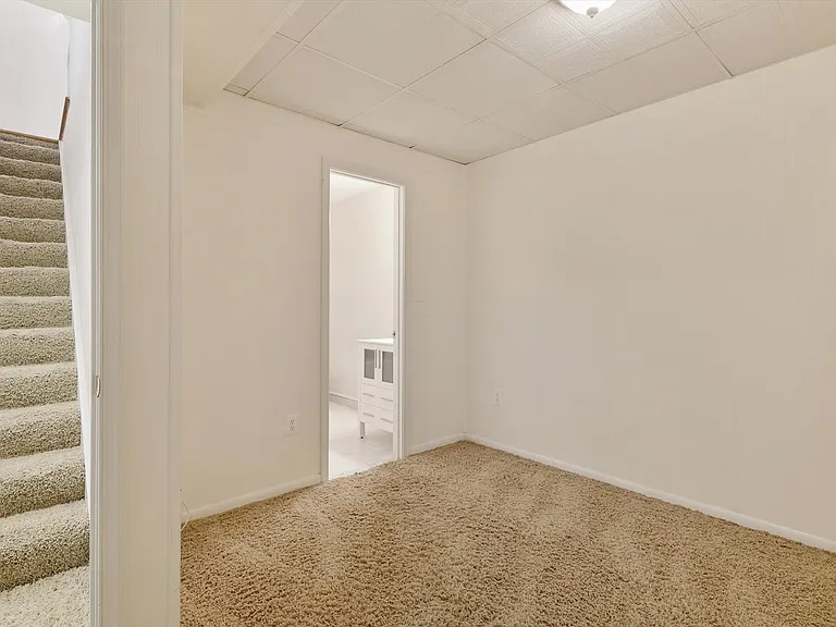 1397 Canterbury Way — Photo 43