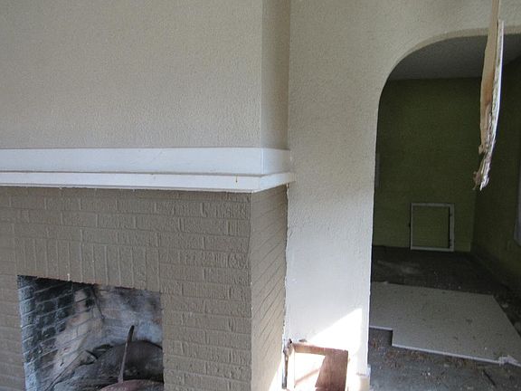 3rd image of 814 W Dayton St #1