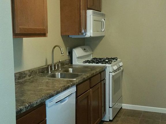 4th image of 3017-3037 Viking Dr #2