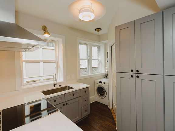 Kitchen and combo washer/dryer!