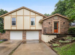 1009 SW Pinto Ln, Blue Springs, MO 64015