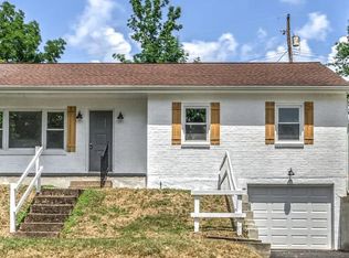 74 Parklea Dr, Hummelstown, PA 17036