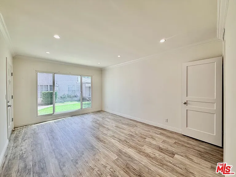 124 N Pass Ave #1 — Photo 4