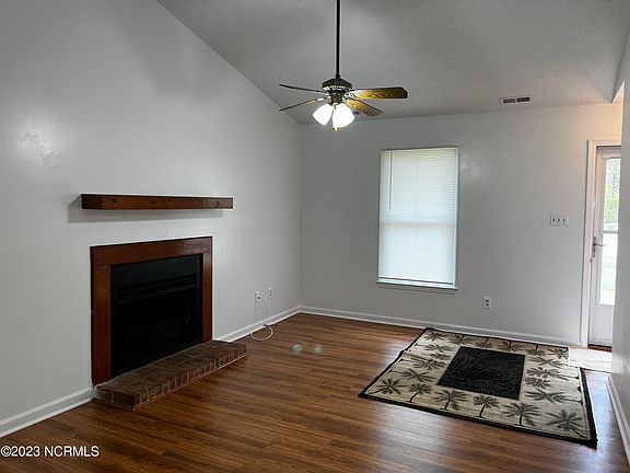 5th image of 131 Twin Wood Dr