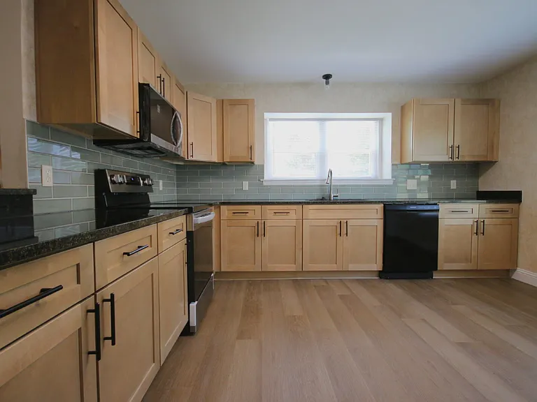 4631 Northpointe Cir — Photo 6