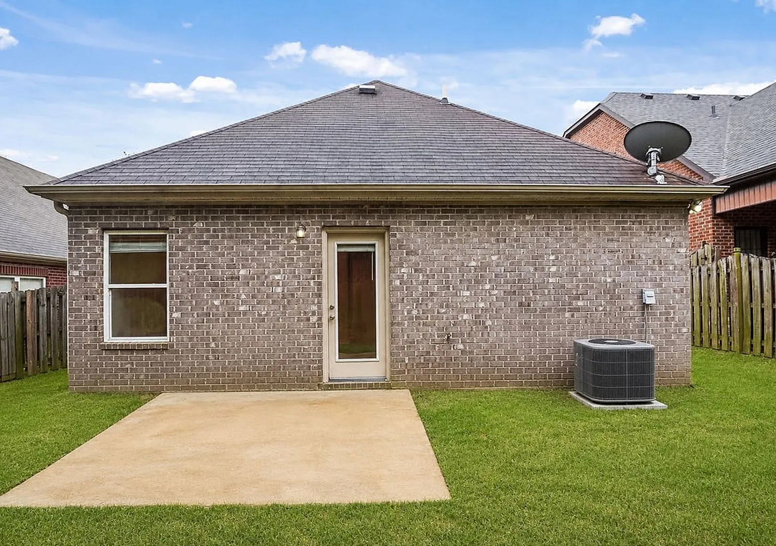 One level 3BR, 2BA patio home in Oxmoor Glen — Photo 2