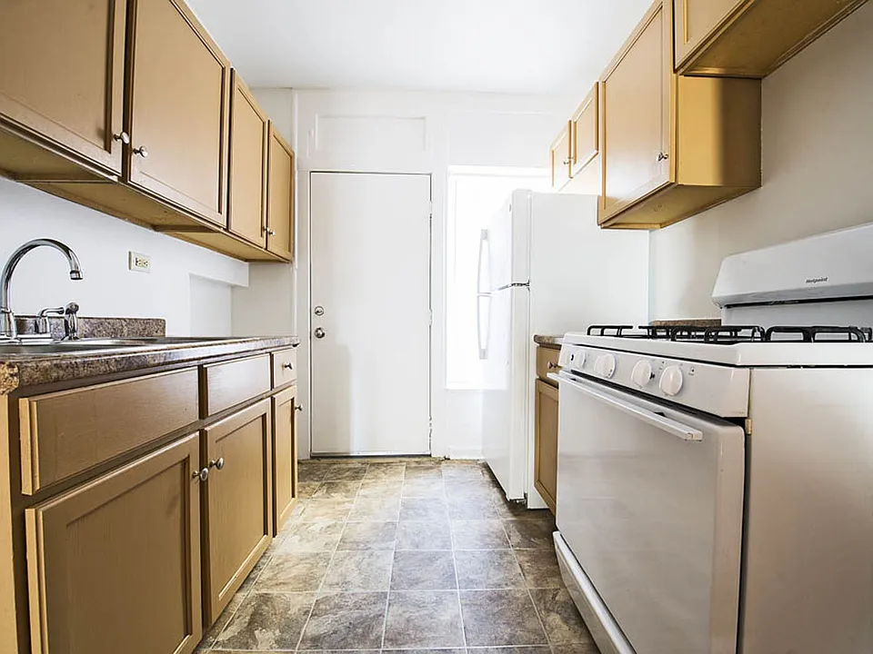 8208 S Drexel