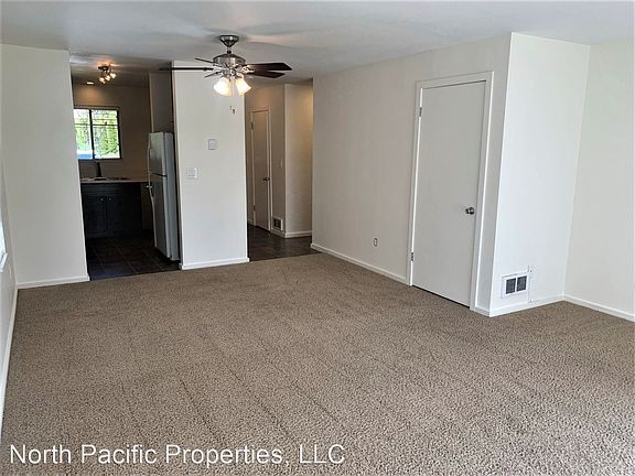 4th image of 5208 188th St SW APT C