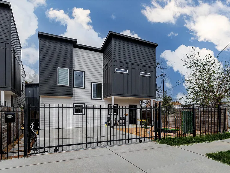 5407 Lee St — Photo 3