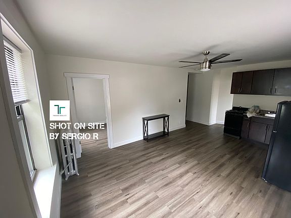 2nd image of 3933 N Clarendon Ave #500