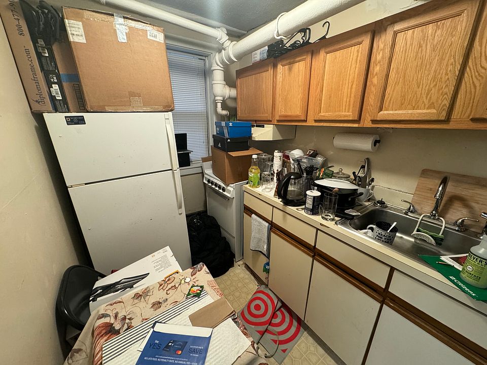 2nd image of 19 Peterborough St APT A