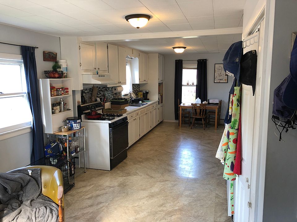 1st image of 185 Malletts Bay Ave #A