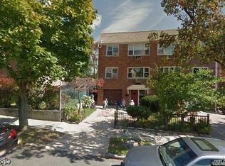 4711 193rd St, Flushing, NY 11358