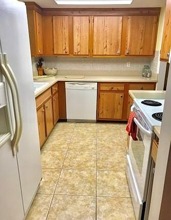 3rd image of 921 Seagrape Dr Unit 201