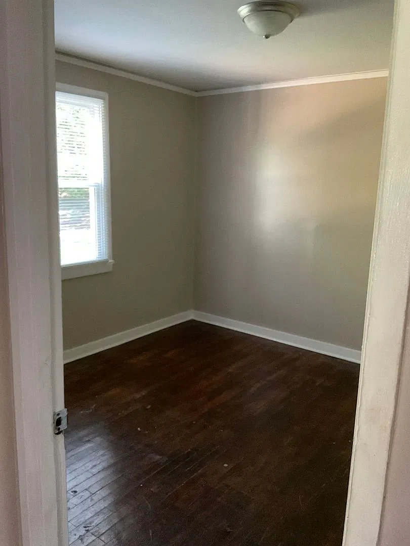 Fully Renovated 2 Bedroom! Vouchers Accepted — Photo 4