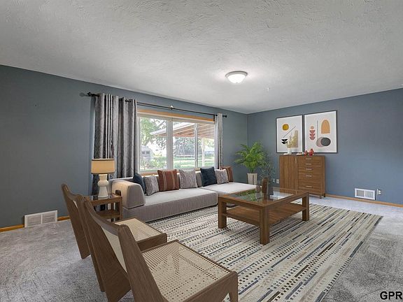 3rd image of 4451 Meredeth St