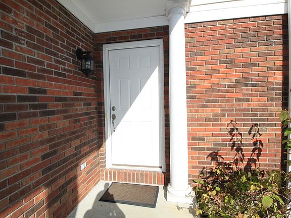 4th image of 14 Stonecrest Dr #14B