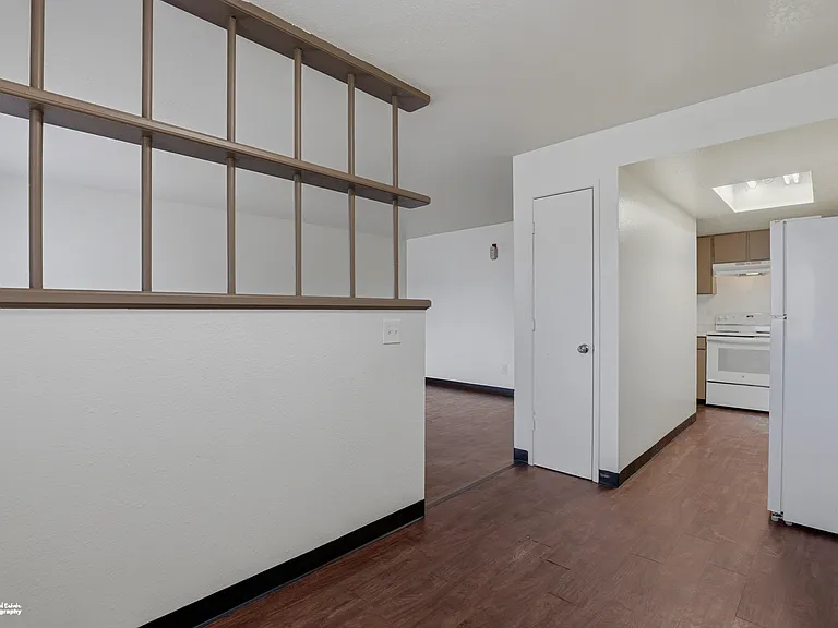 415 N Bragaw — Photo 26