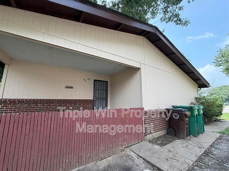 11050 Linnell Dr — Photo 3