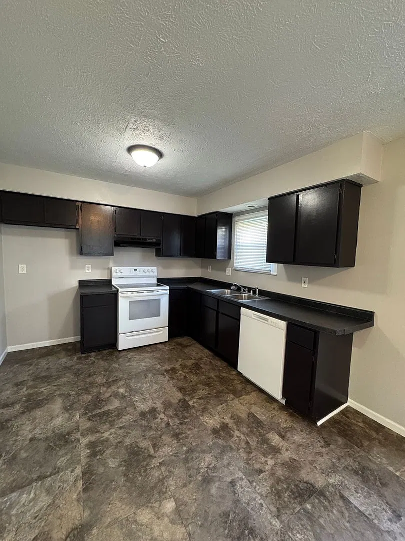 Lawrence Twp - 3 bedroom townhome — Photo 3