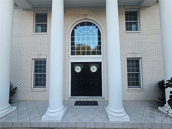 5th image of 227 Edelweiss Dr