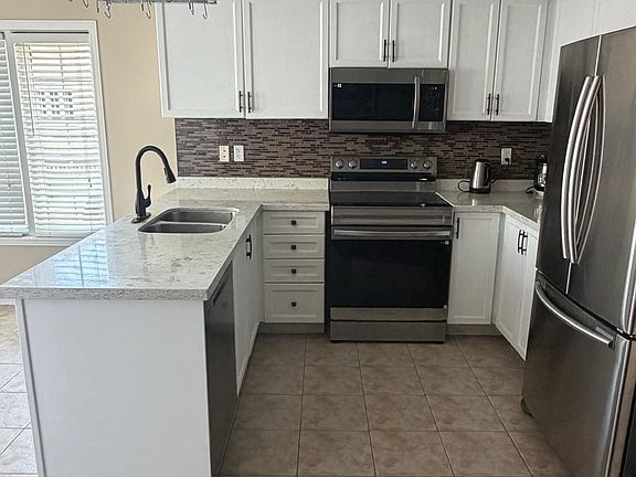 2nd image of 5110 Fairview St #32